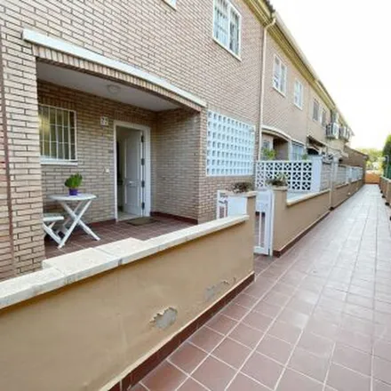 Rent this 5 bed townhouse on Residencial Albatros in Avinguda Míriam Blasco / Avenida Míriam Blasco, 03540 Alicante