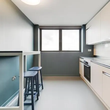 Rent this 3 bed room on Balfron Tower in St Leonard's Road, London