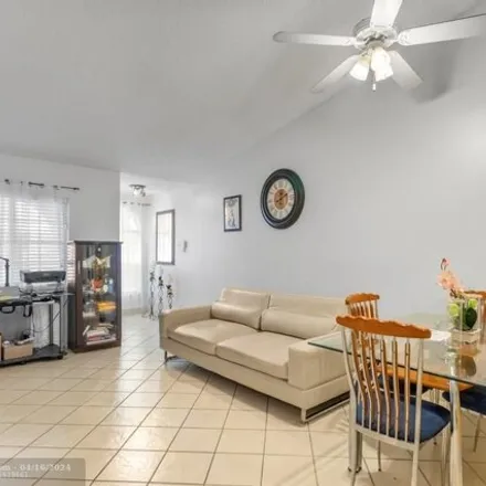 Image 3 - 3159 Holiday Springs Boulevard, Margate, FL 33063, USA - House for sale