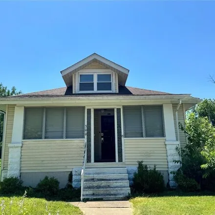 Buy this 3 bed house on 300 S 29th St in Belleville, Illinois