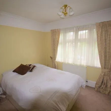 Rent this 5 bed apartment on Skyways Hotel in Hempson Avenue, Slough