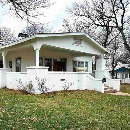 Buy this 3 bed house on 673 East Cleveland Avenue in Ponca City, OK 74601