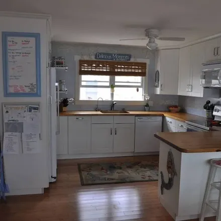 Rent this 4 bed house on Stone Harbor in NJ, 08247