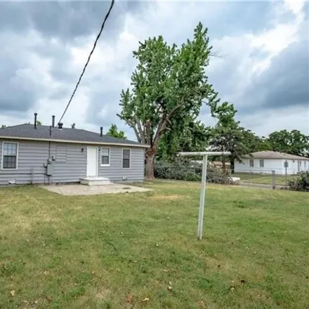 Image 6 - 9310 Northeast 13th Street, Midwest City, OK 73130, USA - House for sale