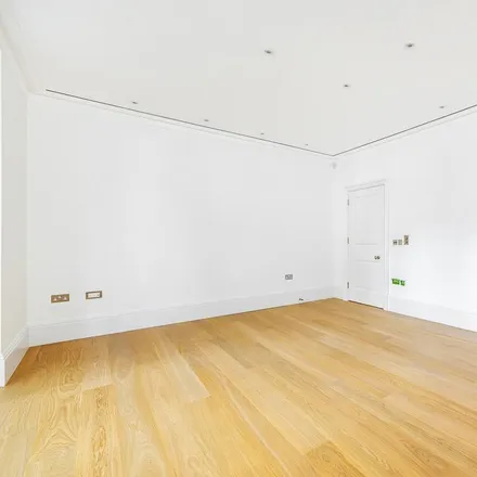 Image 5 - 27-43 Wycombe Square, London, W8 7JF, United Kingdom - Apartment for rent