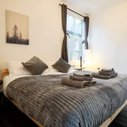 Rent this 2 bed apartment on London in W6 7QW, United Kingdom
