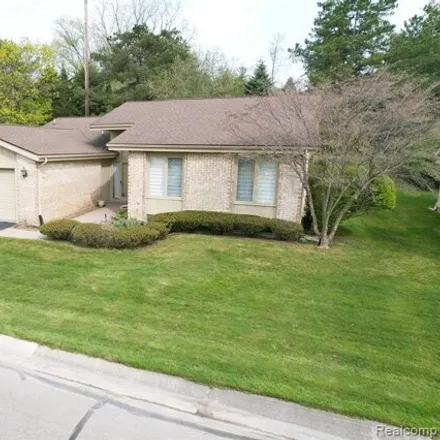 Image 2 - 7179 Suncrest Road, West Bloomfield Township, MI 48322, USA - Condo for sale