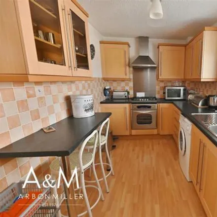 Image 6 - Duke Road, London, IG6 1NN, United Kingdom - Apartment for sale