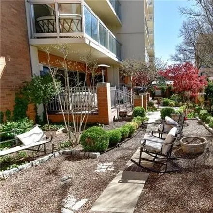 Image 4 - Regency Condominiums, 121 West 48th Street, Kansas City, MO 64112, USA - Condo for sale