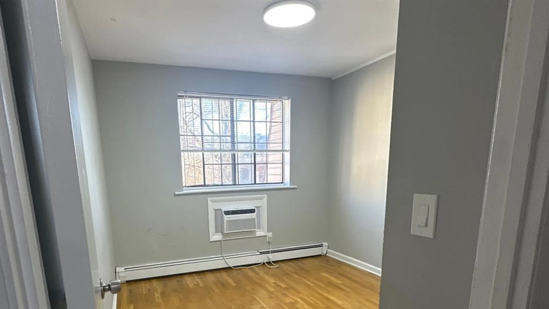345 East 234th Street, New York, NY 10470, USA | Room for rent