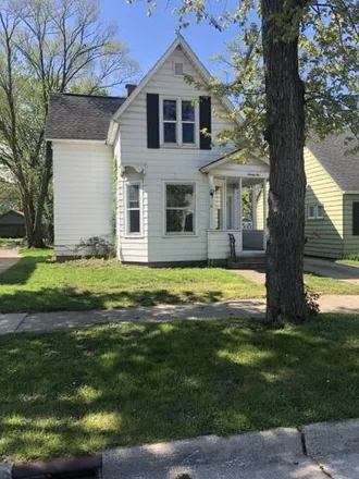Buy this 4 bed house on 21 East 16th Street in Holland, MI 49423
