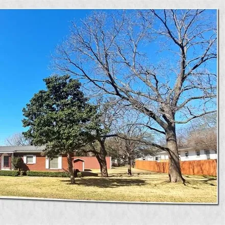Buy this 4 bed house on 1001 West 2nd Street in Lampasas, TX 76550