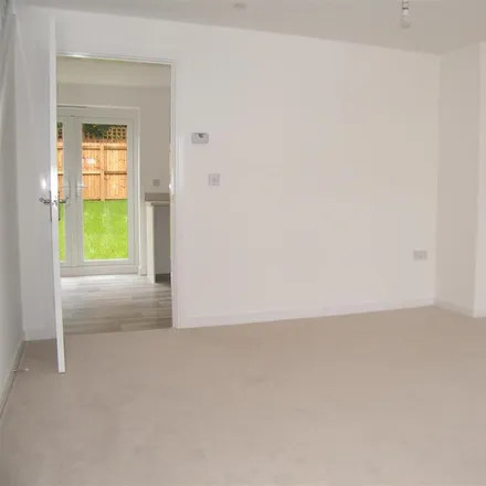Image 3 - George Crescent, Cardiff, CF3 6AG, United Kingdom - Townhouse for rent
