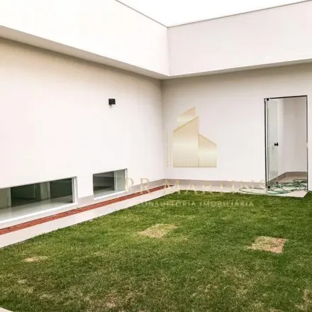 Buy this 3 bed house on Rotunda Coralia Lima Machado in Jardim Inconfidência, Uberlândia - MG