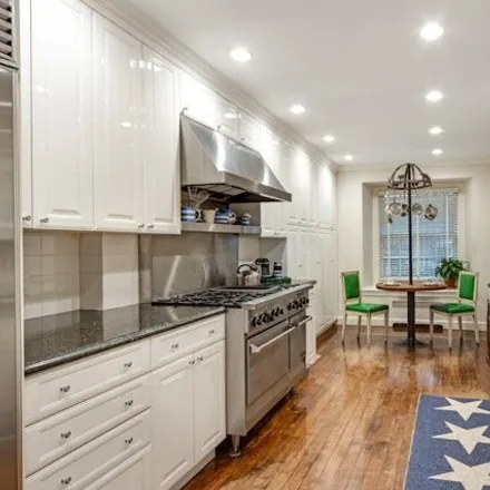 Image 5 - 115 East 81st Street, New York, NY 10028, USA - Townhouse for sale