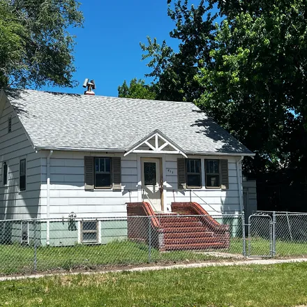 Rent this 3 bed house on 603 E 10th St,
