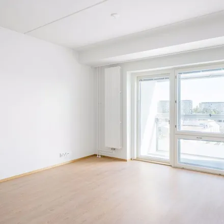 Rent this 3 bed apartment on Keinulaudantie 2a in 00940 Helsinki, Finland