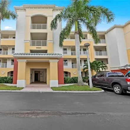 Buy this 3 bed condo on 11081 Gulf Reflections Drive in Iona, FL 33908