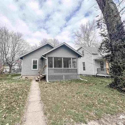 Buy this 3 bed house on 816 Colorado Street in Manhattan, KS 66502
