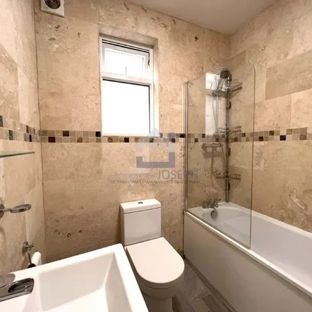 Image 7 - 90 Rossiter Road, London, SW12 9RY, United Kingdom - Duplex for rent