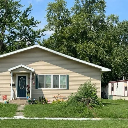 Buy this 2 bed house on 700 East Maple Street in Robinson, IL 62454