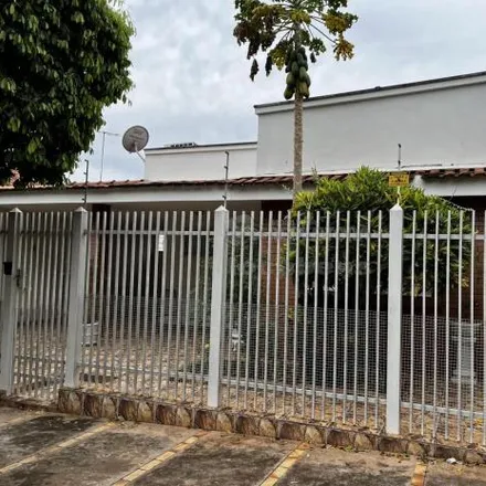 Buy this 3 bed house on Escola Municipal Professora Elizabete Caballero in Rua Monsenhor Gonçalves, Vila Ercília