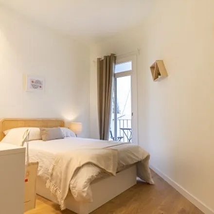 Rent this 4 bed room on Carrer de València in 80, 08001 Barcelona