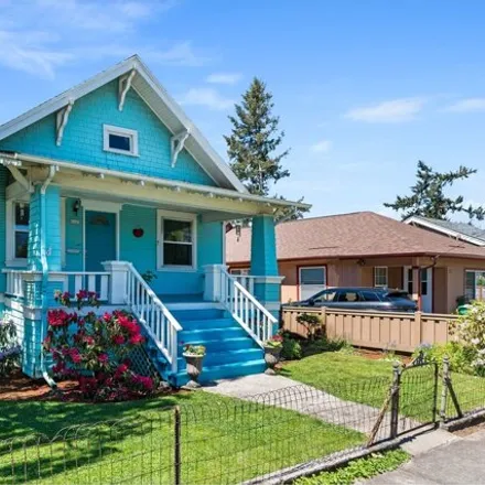 Buy this 2 bed house on 6445 Southeast 71st Avenue in Portland, OR 97206