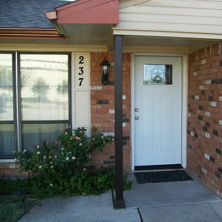 Rent this 3 bed house on 237 N Murphy Rd