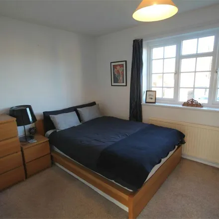 Image 3 - Garrick Close, Staines-upon-Thames, TW18 2PH, United Kingdom - Apartment for rent