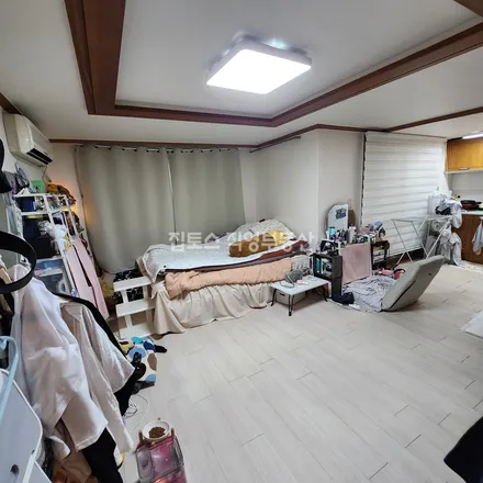 Rent this studio apartment on 서울특별시 관악구 봉천동 148-7
