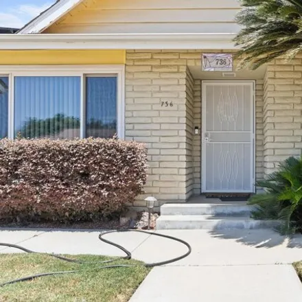 Image 2 - 736 Thurman Ave W, Porterville, California, 93257 - House for sale