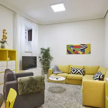 Image 9 - José Cubiles, Plaza de Oriente, 28013 Madrid, Spain - Apartment for rent