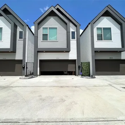Buy this 3 bed house on 1519 Fulton Street in Houston, TX 77009