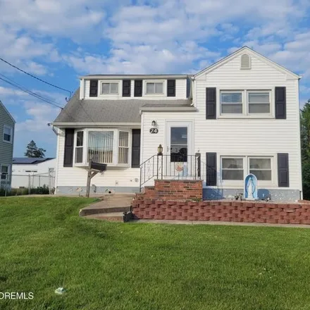 Buy this 3 bed house on 24 Carter Place in Sayreville, NJ 08859