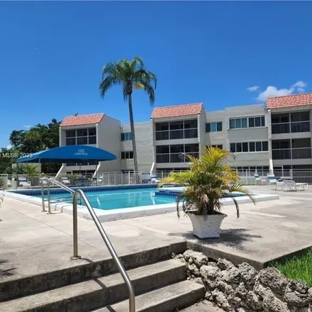 Image 3 - 120 Lakeview Drive, Weston, FL 33326, USA - Condo for sale