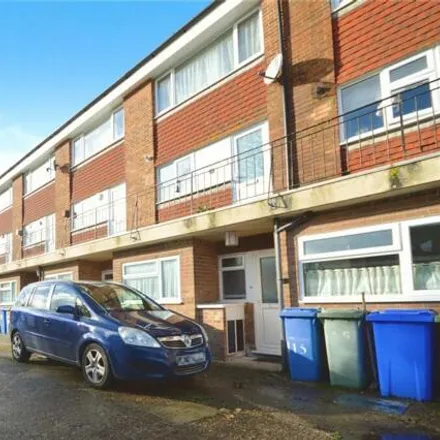 Image 6 - Sommerville Close, Faversham, United Kingdom - Apartment for rent