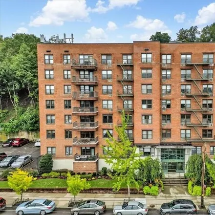 Buy this studio apartment on 5235 Post Road in New York, NY 10471