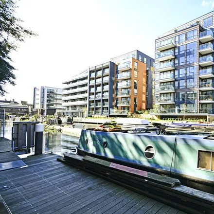 Image 8 - Commercial Wharf, 305 Kingsland Road, De Beauvoir Town, London, E8 4DG, United Kingdom - Apartment for rent