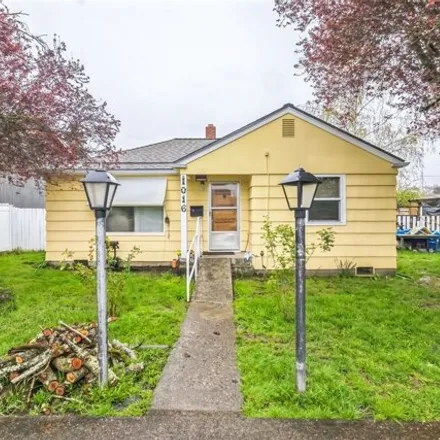 Buy this 1 bed house on 1044 H Street in Centralia, WA 98531