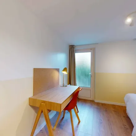 Rent this 1 bed apartment on Honoré d'Estienne d'Ovres - Grilles in Rue Honoré d'Estienne d'Orves, 93500 Pantin