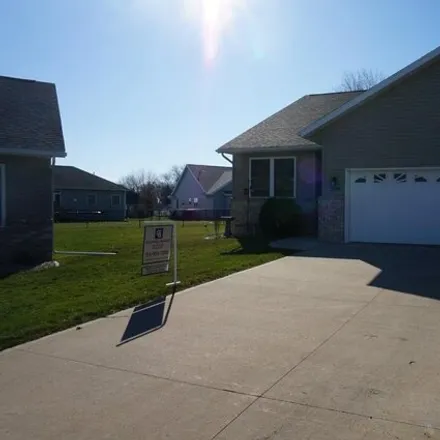 Buy this 2 bed house on 2555 27th Avenue North in Fort Dodge, IA 50501