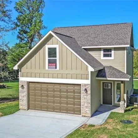 Buy this 4 bed house on 34 Lakecrest Ln in Huntsville, Texas