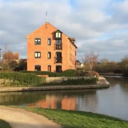 Rent this 2 bed apartment on The Moorings in Warwick, CV31 3QD