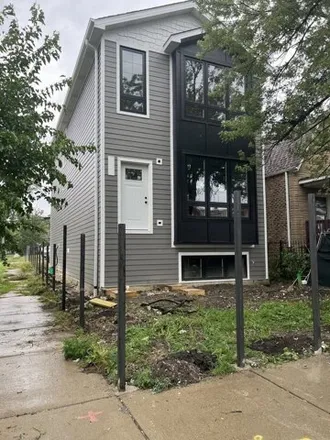 Image 3 - 1102 North Kedvale Avenue, Chicago, IL 60651, USA - House for sale