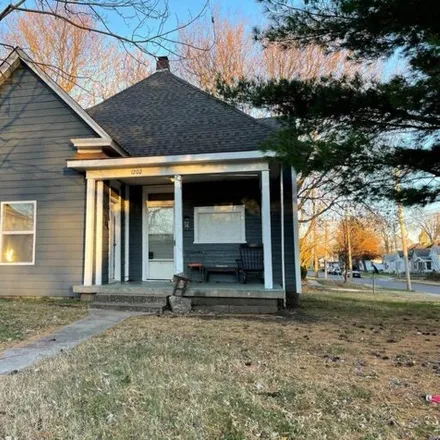 Buy this studio house on 691 West Webster Street in Springfield, MO 65802