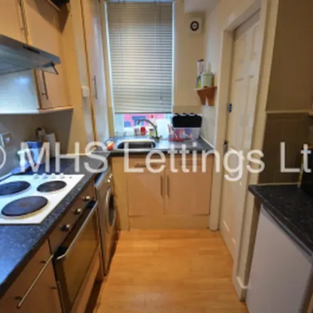 Image 3 - Back Beamsley Grove, Leeds, LS6 1LA, United Kingdom - Apartment for rent