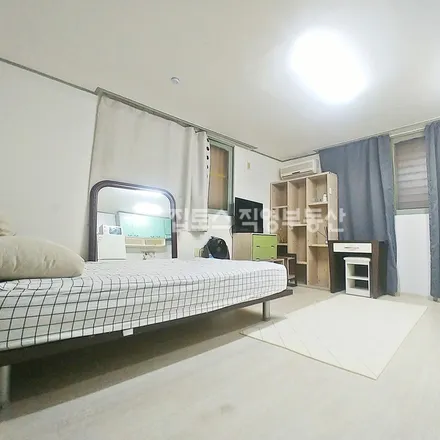 Rent this studio apartment on 서울특별시 강남구 역삼동 724-4