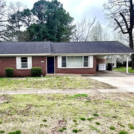 Buy this 3 bed house on 1776 East College Avenue in Batesville, AR 72501