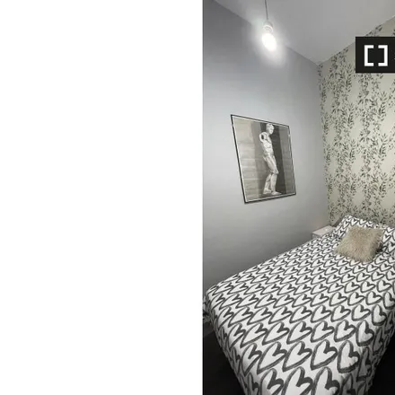 Rent this 2 bed room on DelGallo in Calle de la Palma, 24